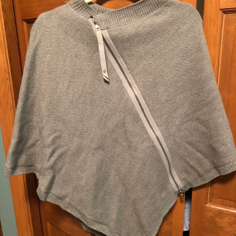 BNWOT Lululemon Poncho